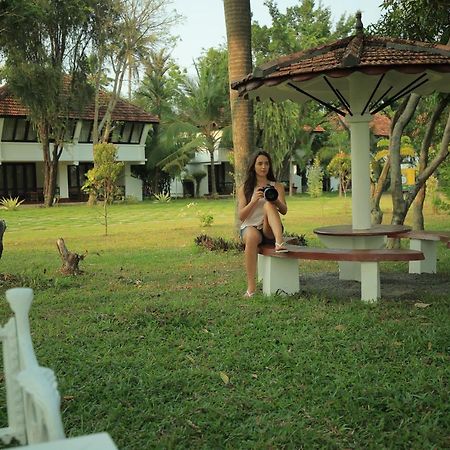 Nihara Resort And Spa Cochin Kochi Eksteriør billede