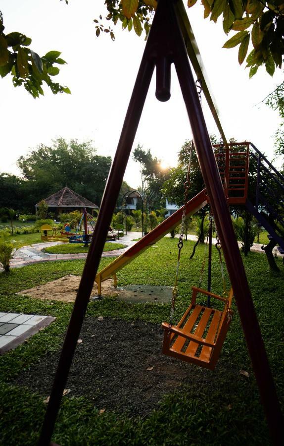 Nihara Resort And Spa Cochin Kochi Eksteriør billede